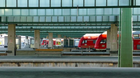 Bahnhof_Stuttgart-20110515-161941